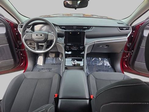 Used 2024 Jeep Grand Cherokee Laredo X image 10