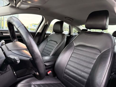 Used 2018 Ford Fusion SE w/ Equipment Group 602A FWD image 15