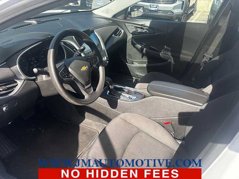 Used 2024 Chevrolet Malibu LT FWD image 2