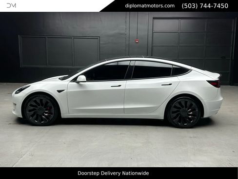Used 2021 Tesla Model 3 Performance image 3