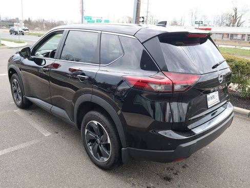 Certified 2025 Nissan Rogue SV AWD/4WD image 8