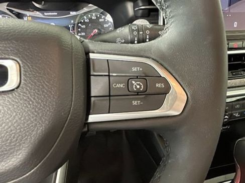Used 2024 Jeep Compass Latitude w/ Sun and Sound Group AWD/4WD image 17
