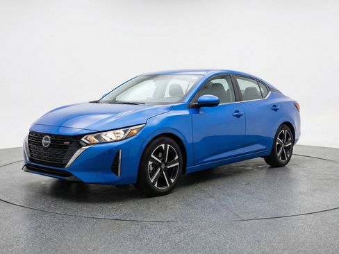 Used 2025 Nissan Sentra SV image 3