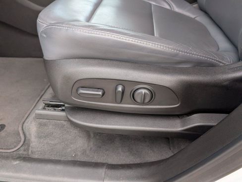 Used 2020 Chevrolet Traverse LT w/ LT Premium Package FWD image 13