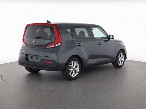Used 2022 Kia Soul LX w/ Technology Package FWD image 6