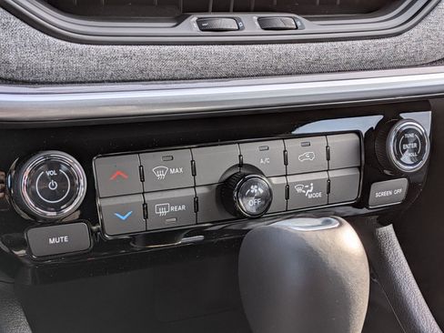 New 2026 Jeep Compass Latitude image 17