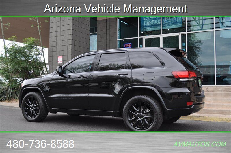 Used 2017 Jeep Grand Cherokee Altitude RWD image 10