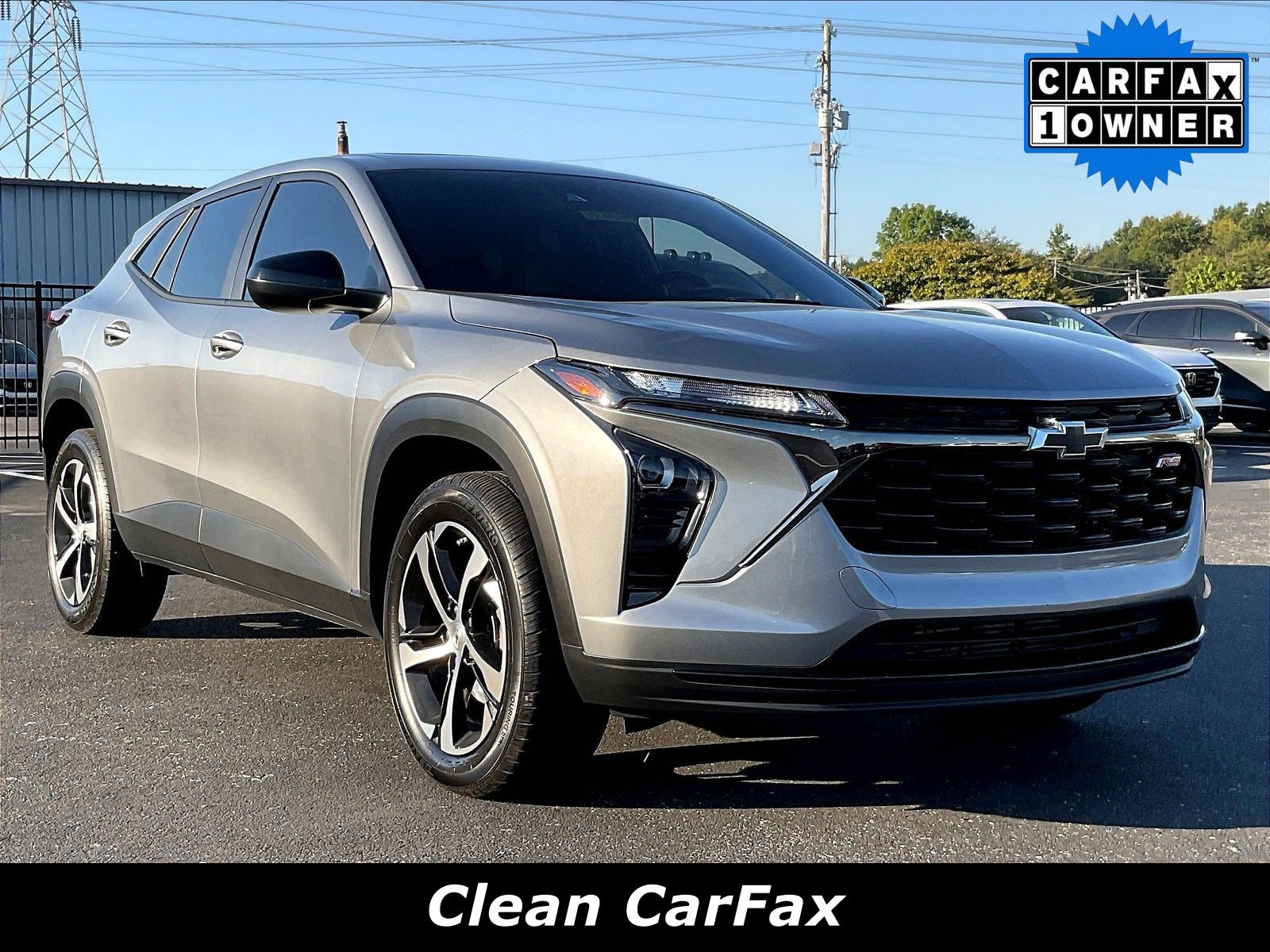 Used 2025 Chevrolet Trax RS w/ Sunroof Package FWD image 2