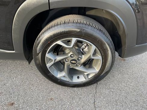 Used 2025 Chevrolet Trax LT w/ LT Convenience Package FWD image 40