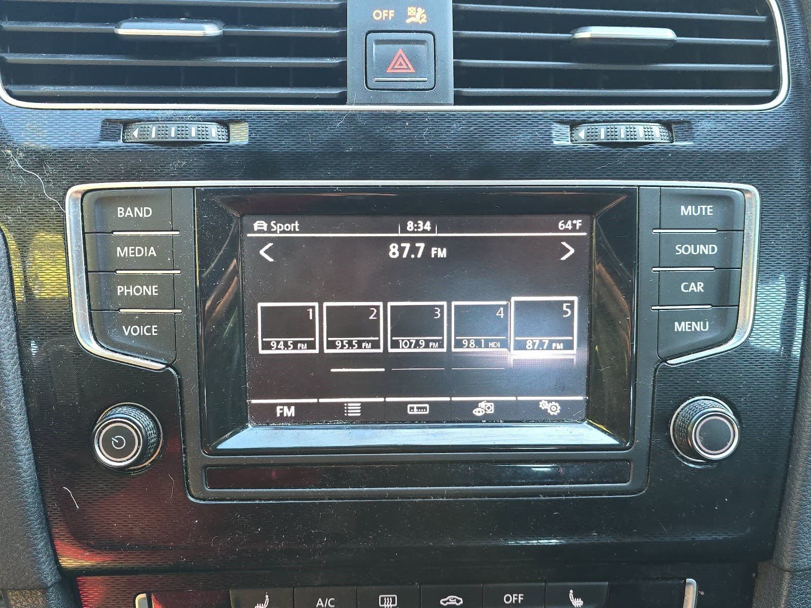 Used 2015 Volkswagen GTI SE FWD image 17