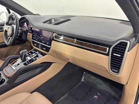 Used 2022 Porsche Cayenne S Platinum w/ Premium Package Plus image 15