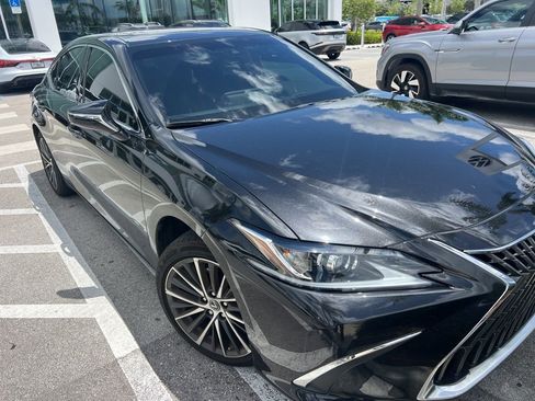 Used 2025 Lexus ES 350 w/ Premium Package image 3