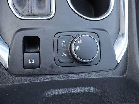 Used 2020 Chevrolet Traverse LT FWD image 10
