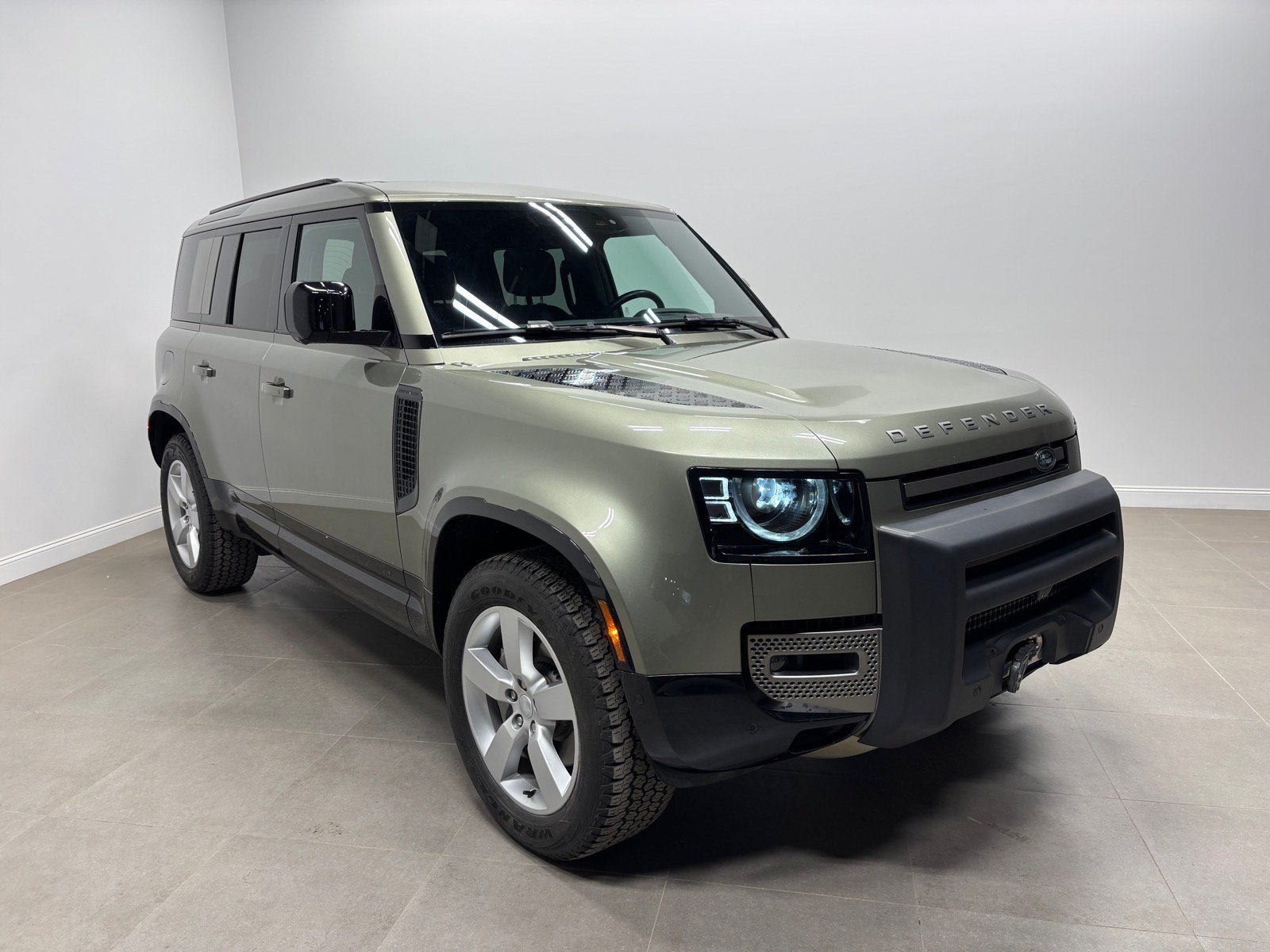 New 2025 Land Rover Defender 110 X-Dynamic SE AWD/4WD image 4