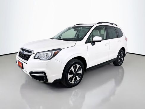 Used 2017 Subaru Forester 2.5i Premium image 3