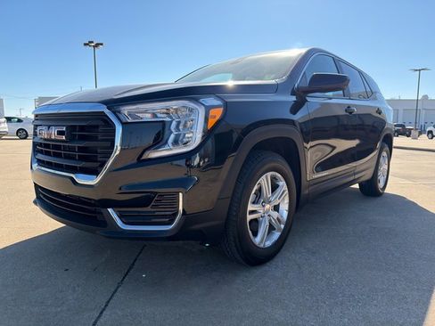 Used 2024 GMC Terrain SLE image 8