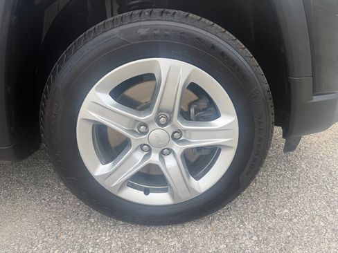 Used 2023 Jeep Compass Latitude AWD/4WD image 11