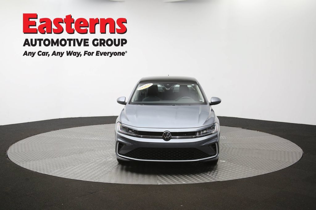 Used 2025 Volkswagen Jetta SE FWD image 51