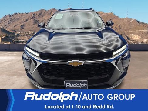 Used 2025 Chevrolet Trax LT w/ LT Convenience Package FWD image 8