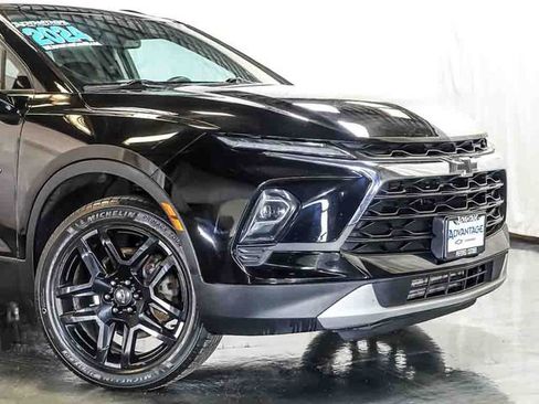 Certified 2024 Chevrolet Blazer LT w/ Convenience Package FWD image 3