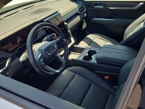 Used 2026 GMC Acadia Elevation w/ Elevation Premium Package FWD image 10