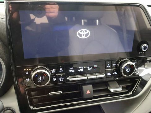 Used 2023 Toyota Highlander Platinum image 21
