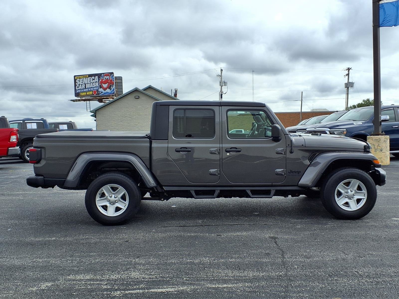 Used 2021 Jeep Gladiator Sport AWD/4WD image 4