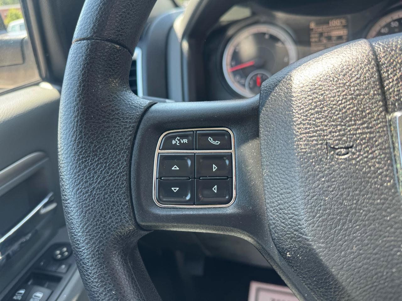 Used 2017 RAM 1500 Classic SLT RWD image 32