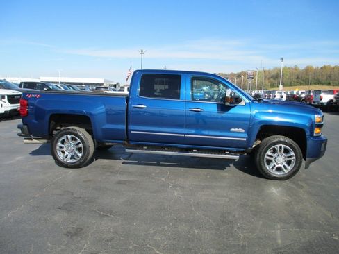 Used 2019 Chevrolet Silverado 2500 High Country w/ Duramax Plus Package image 2