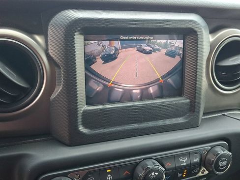 Used 2019 Jeep Wrangler Unlimited Sport S AWD/4WD image 4