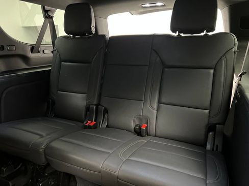 Used 2025 Chevrolet Suburban LT RWD image 21