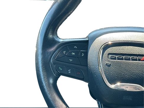 Used 2015 Dodge Challenger SXT RWD image 11