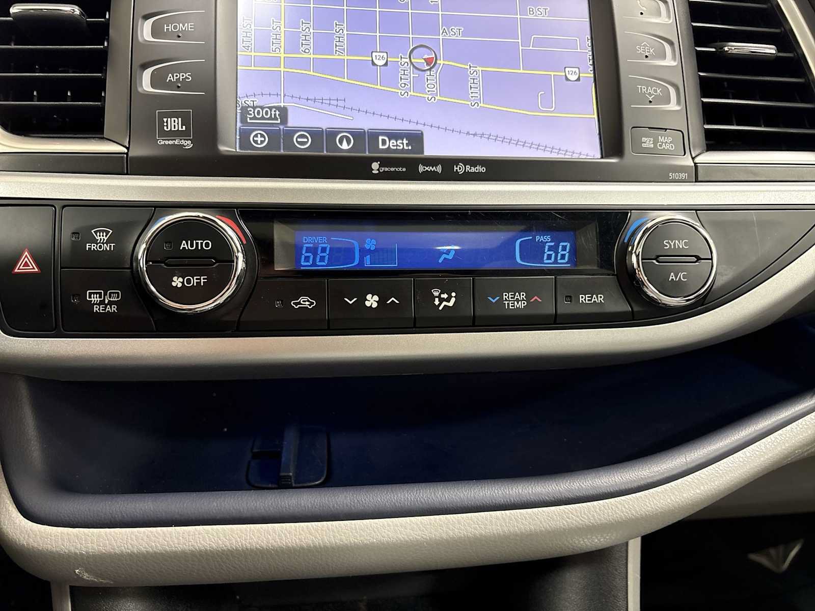 Certified 2019 Toyota Highlander Limited AWD/4WD image 21