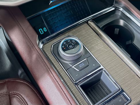 Used 2024 Ford Expedition Limited image 25