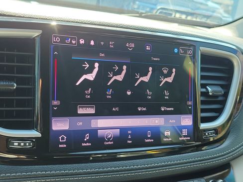 Used 2024 Chrysler Pacifica Limited w/ Uconnect Theater Family Group image 22