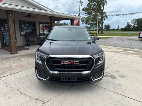 Used 2024 GMC Terrain SLE FWD image 2