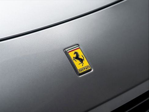 Used 2019 Ferrari GTC4Lusso image 10