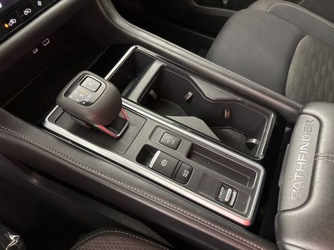 Used 2025 Nissan Pathfinder SV FWD image 39