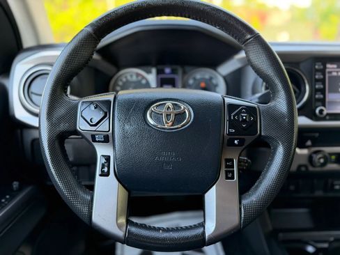 Used 2020 Toyota Tacoma SR5 RWD image 25
