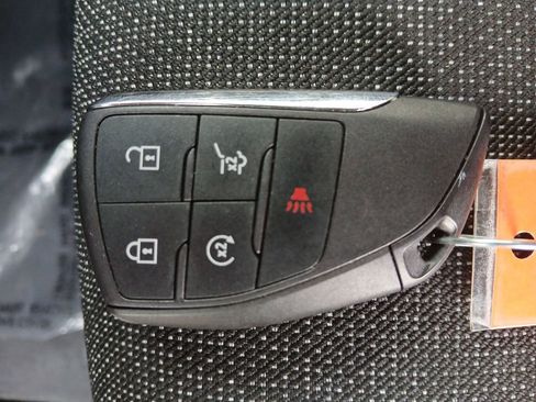 Used 2025 Chevrolet Traverse LT image 28