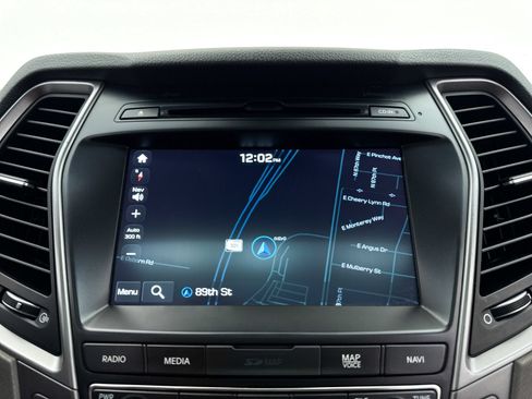 Used 2017 Hyundai Santa Fe Limited FWD image 5