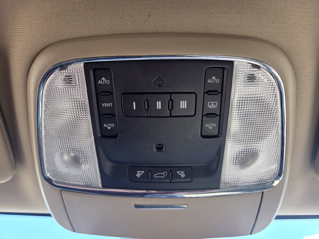 Used 2014 Jeep Grand Cherokee Overland AWD/4WD image 25