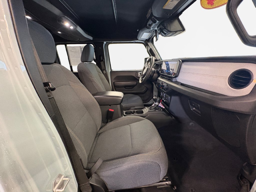 Used 2024 Jeep Wrangler Unlimited AWD/4WD image 30