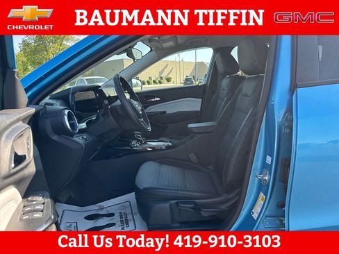 Used 2025 Chevrolet Trax LT w/ LT Convenience Package FWD image 16