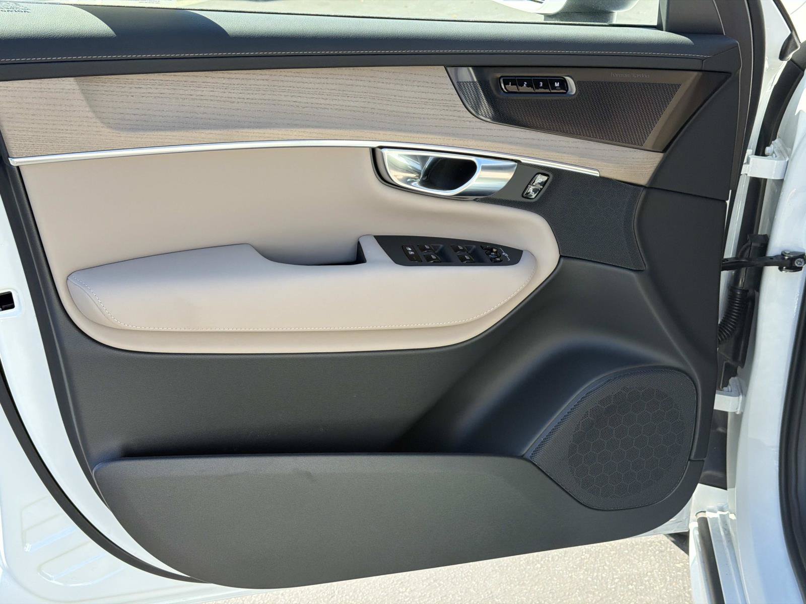 New 2027 Volvo XC90 B6 Plus AWD/4WD image 11