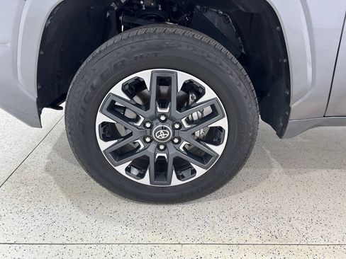 Used 2025 Toyota Tundra Limited AWD/4WD image 28