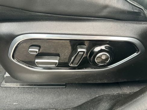 Used 2022 Jeep Grand Cherokee L Overland w/ Advanced Protech Group III image 20