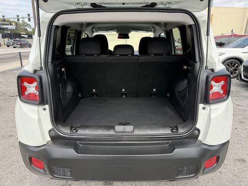 Used 2016 Jeep Renegade Latitude FWD image 21