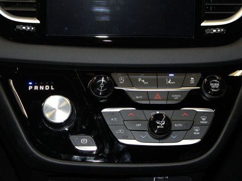 New 2026 Chrysler Voyager LX image 19