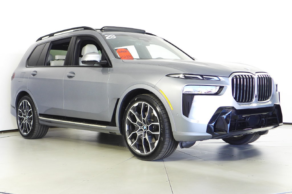 Used 2023 BMW X7 xDrive40i w/ M Sport Package AWD/4WD image 4